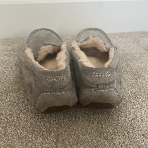 UGG Slip On’s Slippers - Picture 3 of 5